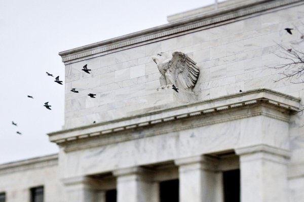 La Fed podría recortar tasas "pronto", según funcionario del banco central de EEUU