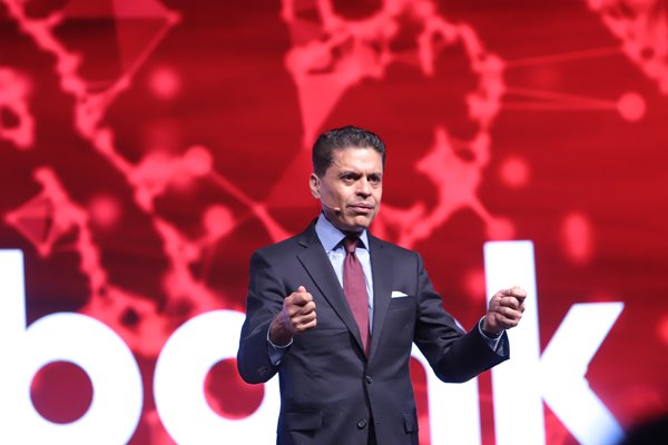 Fareed Zakaria: “Estoy impresionado por la manera en que AMLO está manejando el conflicto”