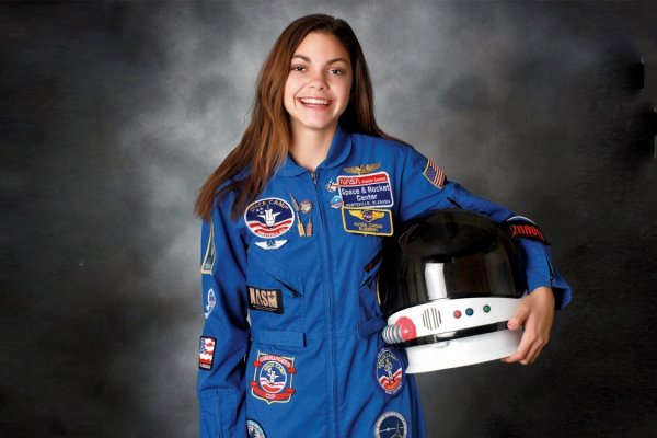 ¿Quién es la astronauta que inspira a los millennials con sus planes de viajar a Marte?