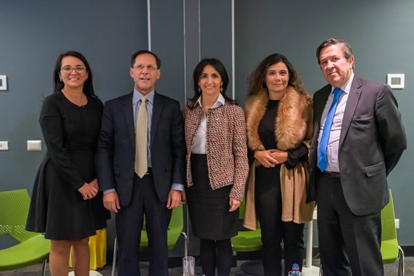 EY: avance en participación femenina en gerencias ha sido “marginal”