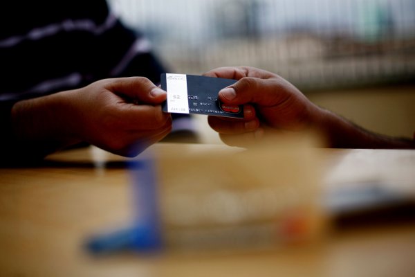 CMF informa que se filtraron datos de más 41 mil tarjetas de crédito y débito