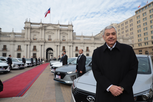 Hyundai hace entrega simbólica de vehículos que se usarán en APEC