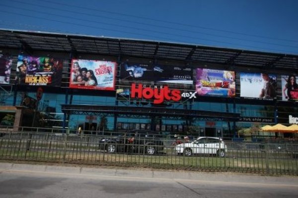 Banchile sella la compra del edificio del ex "CineHoyts La Reina" y detalla la fórmula de pago