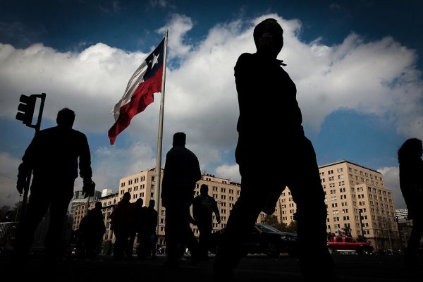 La lapidaria revelación de la encuesta CEP: 61% de los chilenos dicen que el país está "estancado"
