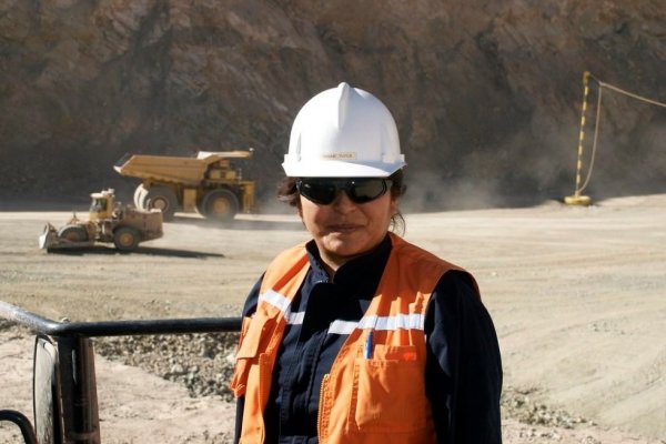 Mujeres con empleos tradicionalmente "masculinos" ganan 66% más que las de otros sectores
