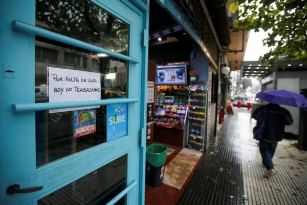 El apagón fue un hecho inédito que afectó a todo el país y también a Uruguay. / Reuters