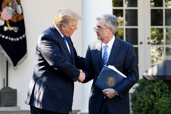 La Casa Blanca exploró la legalidad de destituir al presidente de la Fed