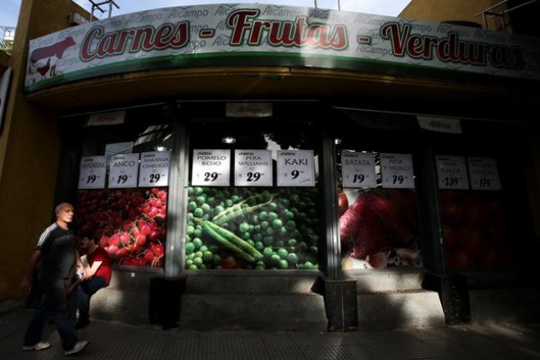 La canasta básica total subió 19% en los primeros cinco meses del año y 61,1% en los últimos 12 meses. / Foto: Reuters