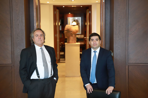 Los abogados Alfonso Reymond (izquierda) y Rodrigo Riquelme.