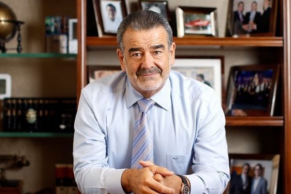 Andrónico Luksic sale a defender designación de su hijo al mando de Canal 13 en medio de críticas