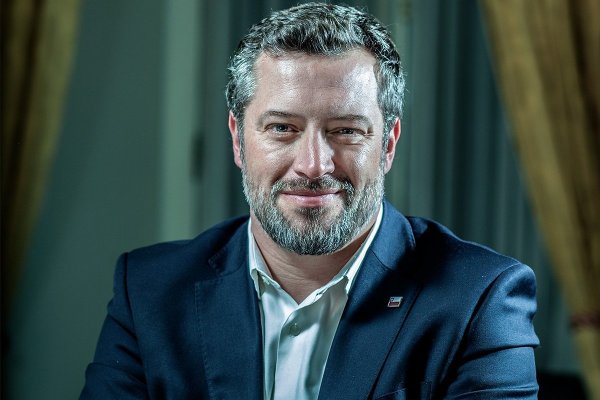 Sebastián Sichel: "Quiero que este ministerio cambie los zapatos por los bototos"