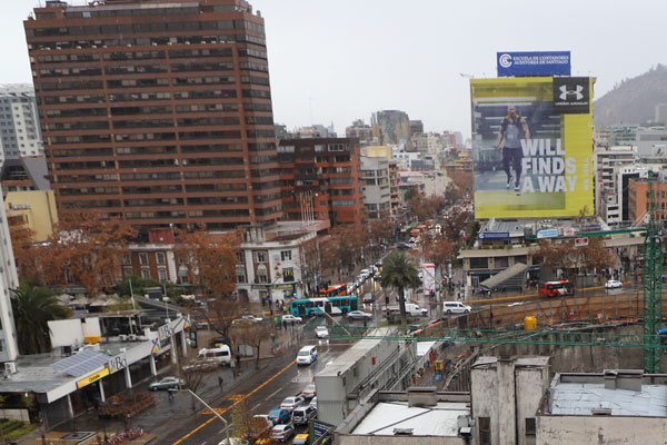 Publicidad en edificios en Las Condes incorporará leyenda de advertencia