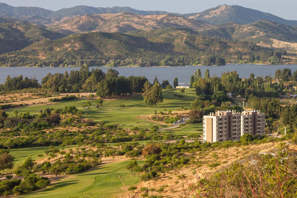 Dueños de Marina Golf Rapel afinan venta del complejo en unos US$ 22,6 millones