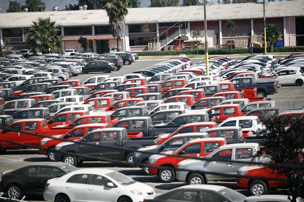 Automotoras y retailers ajustan importaciones ante débil ritmo de la economía