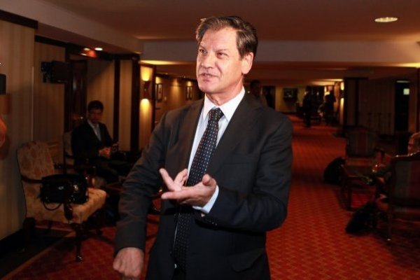 Lorenzini alza la voz y asegura que su voto no está comprometido para la reforma tributaria: "Estoy en compás de espera"