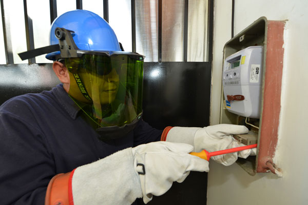 CNE define fórmula para que distribuidoras eléctricas devuelvan cobros por medidores inteligentes