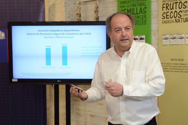 Monckeberg resalta la creación de puestos de trabajo en el último año