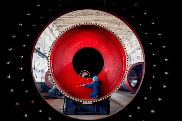 Actividad industrial de China se contrae por impacto de los aranceles de EEUU y la desaceleración