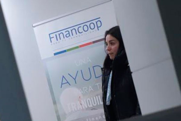 Tras la crisis, Financoop vuelve al mercado.
