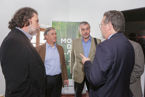 Juan Enrique Rassmuss, Max Fonck, Raul Etcheverry (asesor sistema de transporte de Modela) y Fernando González (Gerente Tren Santiago-Batuco).