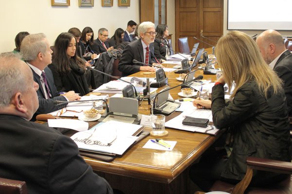 El ministro Fontaine presentó la Agenda de Reimpulso Económico en el Congreso.