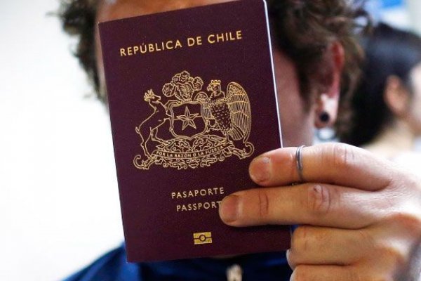 Los pasaportes que más países permiten visitar sin necesidad de visa: aquí el puesto de Chile
