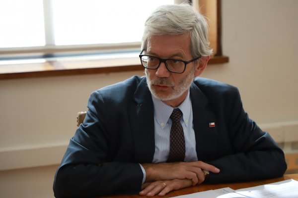 Ministro Fontaine por Imacec: "La economía va tomando vuelo"