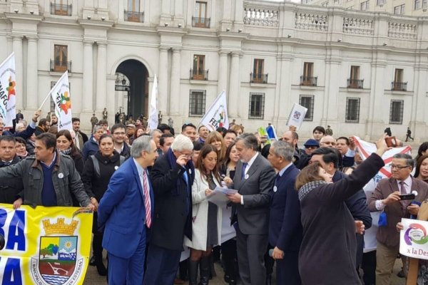 Crece presión transversal para asegurar la elección de gobernadores regionales el próximo año