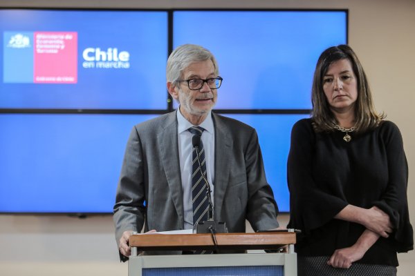 Gobierno presentará denuncias ante la SMA y Ministerio Público contra salmonera Nova Austral