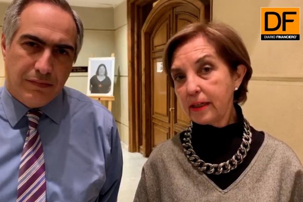 Ahora en DF: Senador Chahuán y ministra Hutt celebran la aprobación general del proyecto que regula aplicaciones de servicio de transporte