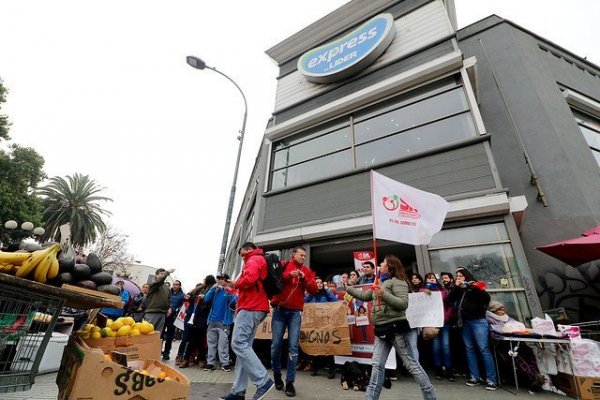 Trabajadores de Walmart mandan carta al ministro Monckeberg acusando a la empresa de prácticas antisindicales