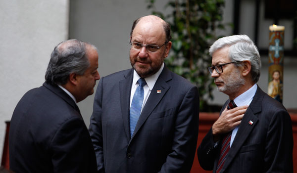 OCDE recomienda bajar costo por despido y agilizar evaluación de proyectos
