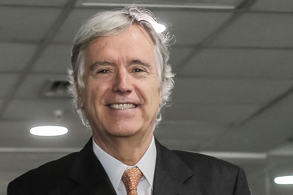 Ministro de Economía se reúne con embajador de Chile ante la OCDE