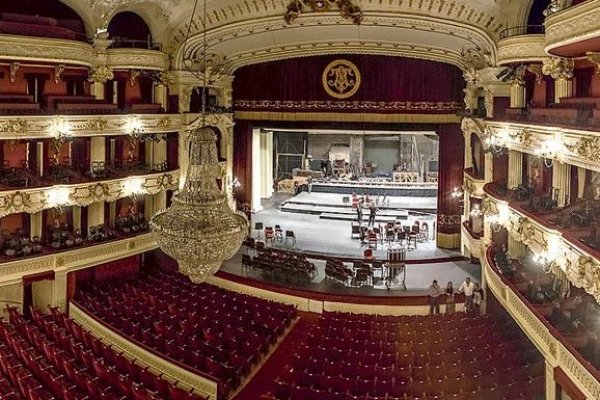 <p>Los siete sindicatos del Teatro Municipal se reunieron ayer con el alcalde de Santiago. / Foto: Agencia Uno </p>