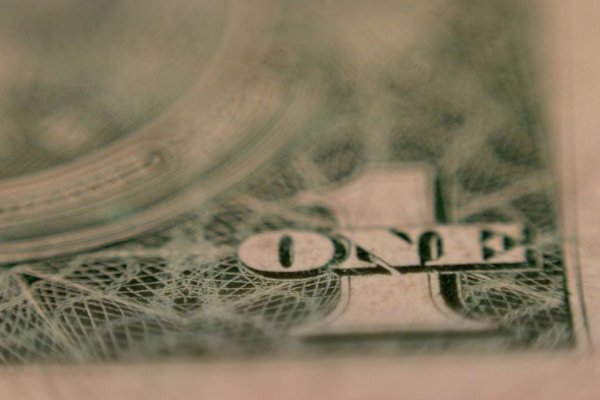 Dólar revierte tendencia de la mañana y sigue escalando hacia los $ 690