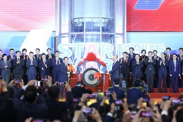 Competencia china del Nasdaq celebra frenético debut y prepara índice