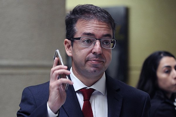 DC se abre al debate de jornada laboral de 40 horas pero advierte preocupación por mayores costos