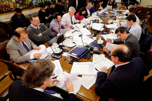 La comisión de Trabajo de la Cámara de Diputados discutiendo la materia. / Foto: Agencia Uno
