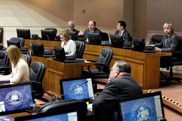 Ministro Alfredo Moreno expuso en sesión especial por caso Essal. / Foto: Senado