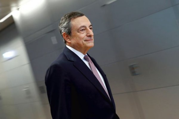 ”La presencia prolongada de incertidumbres está disminuyendo la confianza, especialmente en el sector manufacturero”, dijo ayer Mario Draghi. / Foto: Reuters