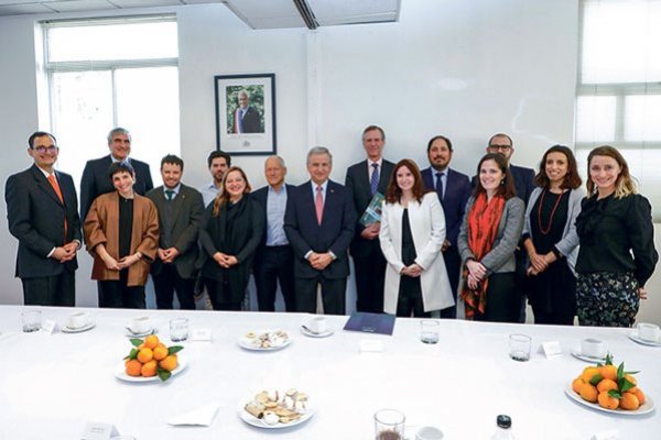 La reunión de Larraín con gurú de la economía creativa