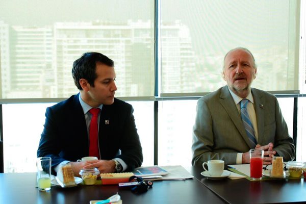 El subsecretario de la Subrei, Rodrigo Yañez, y el ministro de Minería, Baldo Prokurica, acordaron en la importancia de que se realice APEC en Chile.