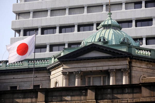 El Banco de Japón rebaja perspectivas económicas y mantiene su política monetaria
