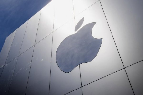 Las ventas de iPhone representaron un 48% del total de los ingresos, el nivel más bajo desde 2012. / Foto: Bloomberg