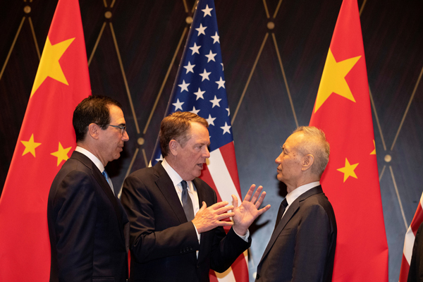 Los negociadores de EEUU, Mnuchin y Lighthizer, con el vicepremier chino Liu He. / Foto: Reuters