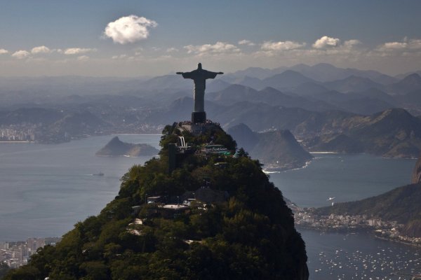 Brasil sigue los pasos de la Fed y baja tasas a mínimo histórico