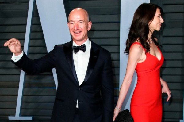 Jeff Bezos completa los trámites de su divorcio con la venta de casi un millón de acciones de Amazon