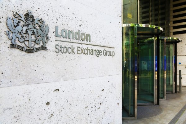 Bolsa de Londres adquiere firma de datos financieros Refinitiv por descomunal cifra