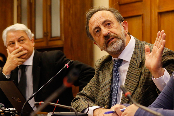 El director del INE, Guillermo Pattillo, ante la comisión investigadora. Foto: Agencia Uno