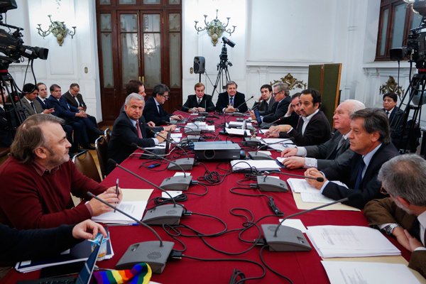 La sesión se extendió por alrededor de tres horas en el exCongreso en Santiago. Foto: Agencia Uno